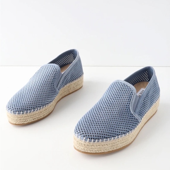 Steve Madden Wright Leather Perforated Slip-On Espadrille Sneakers in Blue Sz 9 - Picture 3 of 10